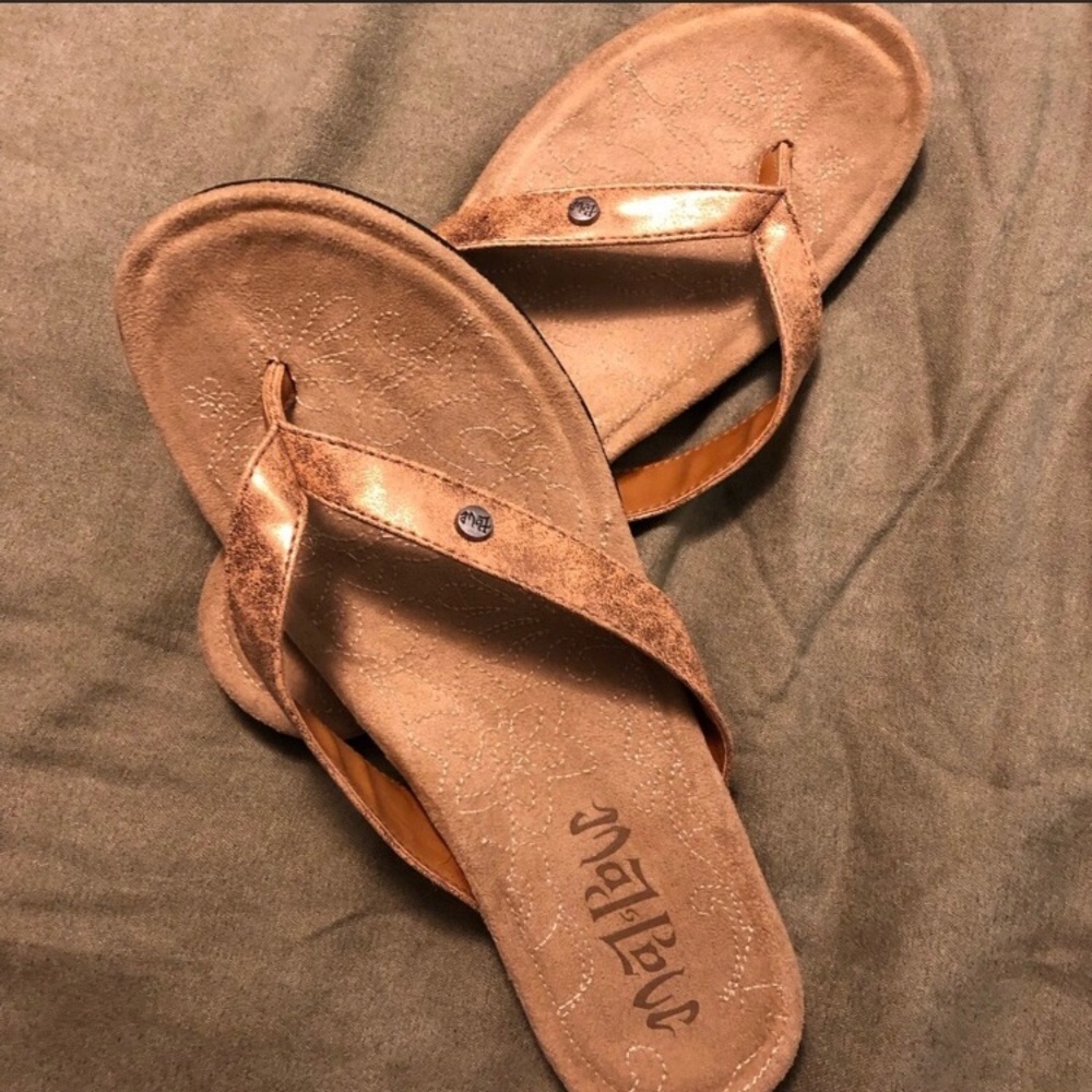 Like new! Perfect Condition sandals size 8